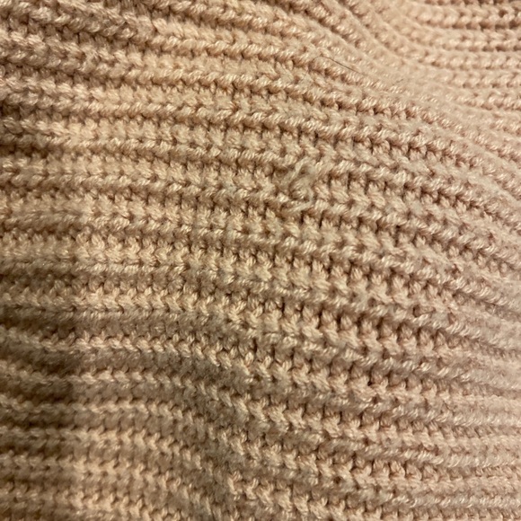 Hollister sweater - Picture 3 of 3